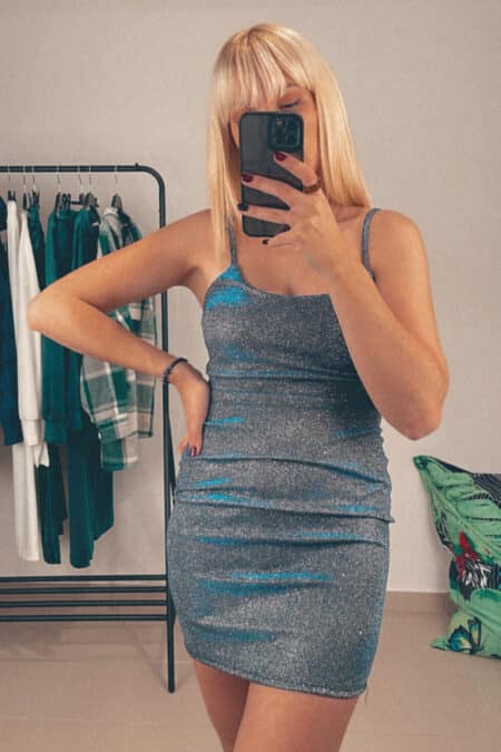 Στενό μίνι φόρεμα σε γκρι χρώμα με γκλίτερ