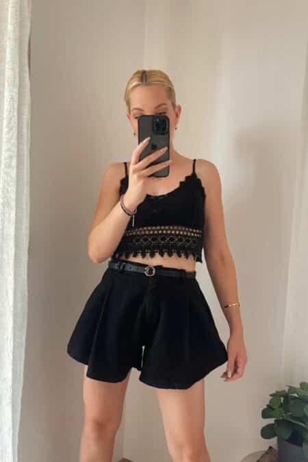 Γυναικείο σορτς Α γραμμής με stylish ζωνάκι – ιδανικό για smart casual εμφανίσεις