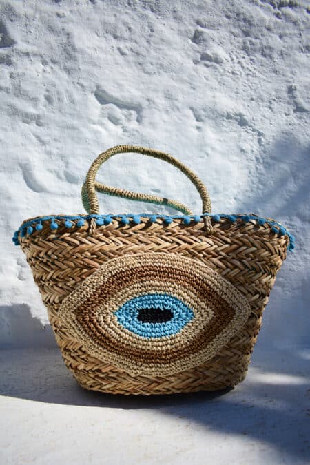 Ψάθινη τσάντα θαλάσσης σε μπεζ χρώμα με σχέδιο μάτι. Το απόλυτο trend του καλοκαιριού. Νέα καλοκαιρινή συλλογή Santolo με μοναδικά προϊόντα.