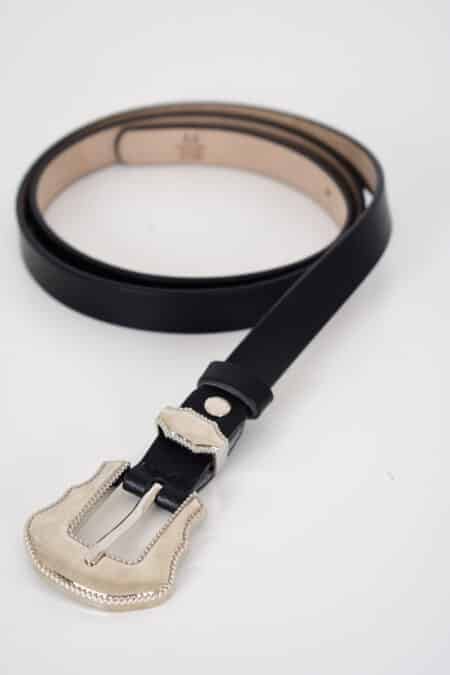 Γυναικεία δερμάτινη ζώνη με κομψή μεταλλική αγκράφα – για να απογειώσεις κάθε εμφάνιση